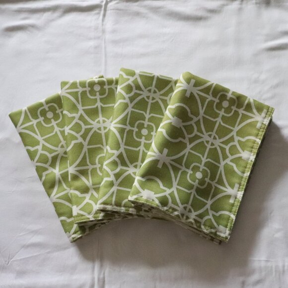 Geometric Green/White Square Wedding Event Dinner Party 4 Placemats - Picture 1 of 5